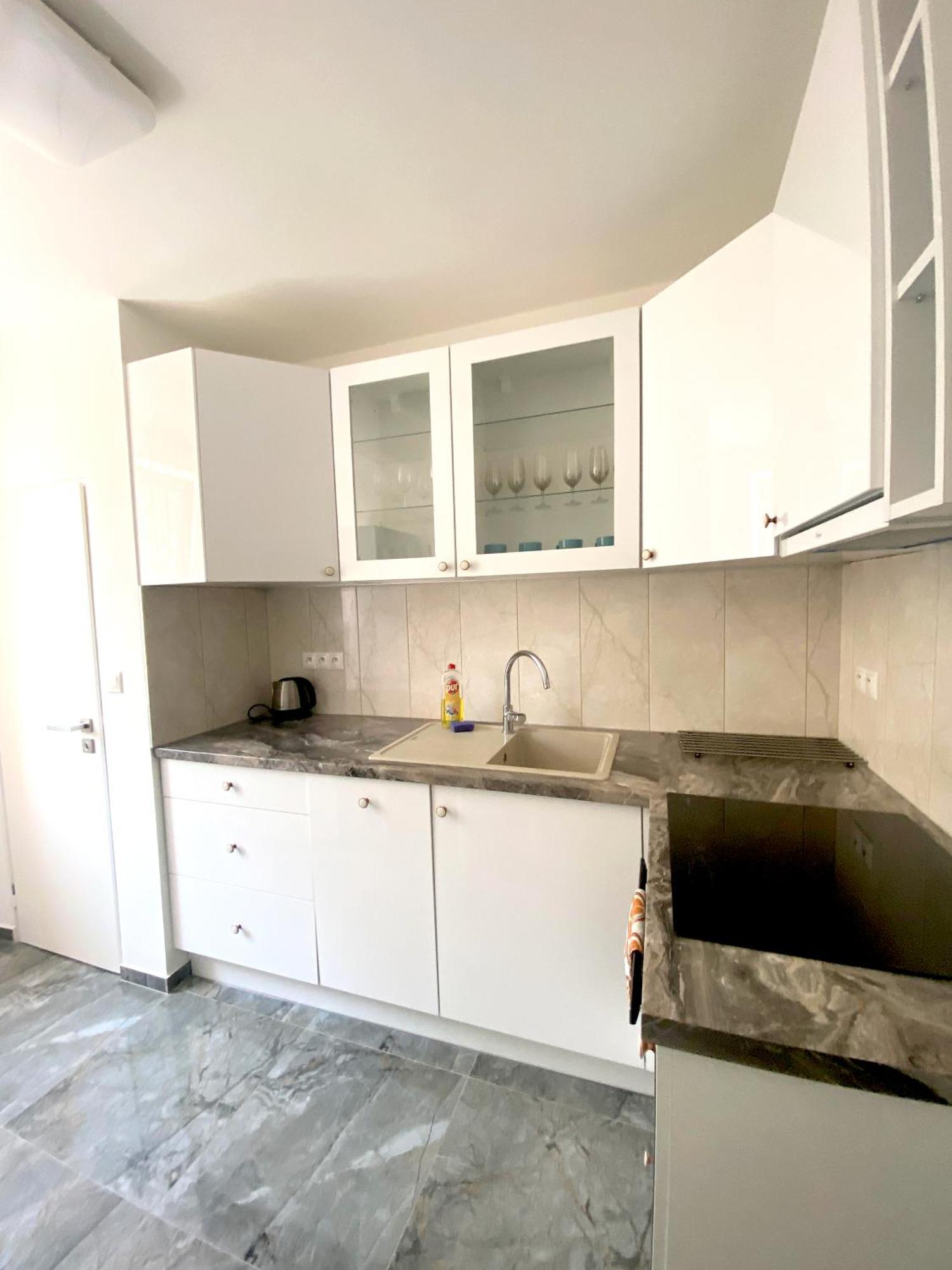 New Colorful Apartment With Big Balcony Bratislava Buitenkant foto